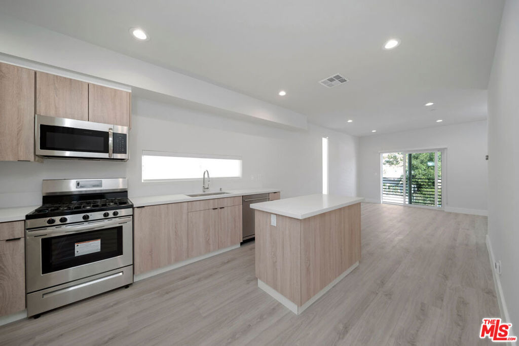 5221 Cleon Avenue - Photo 4