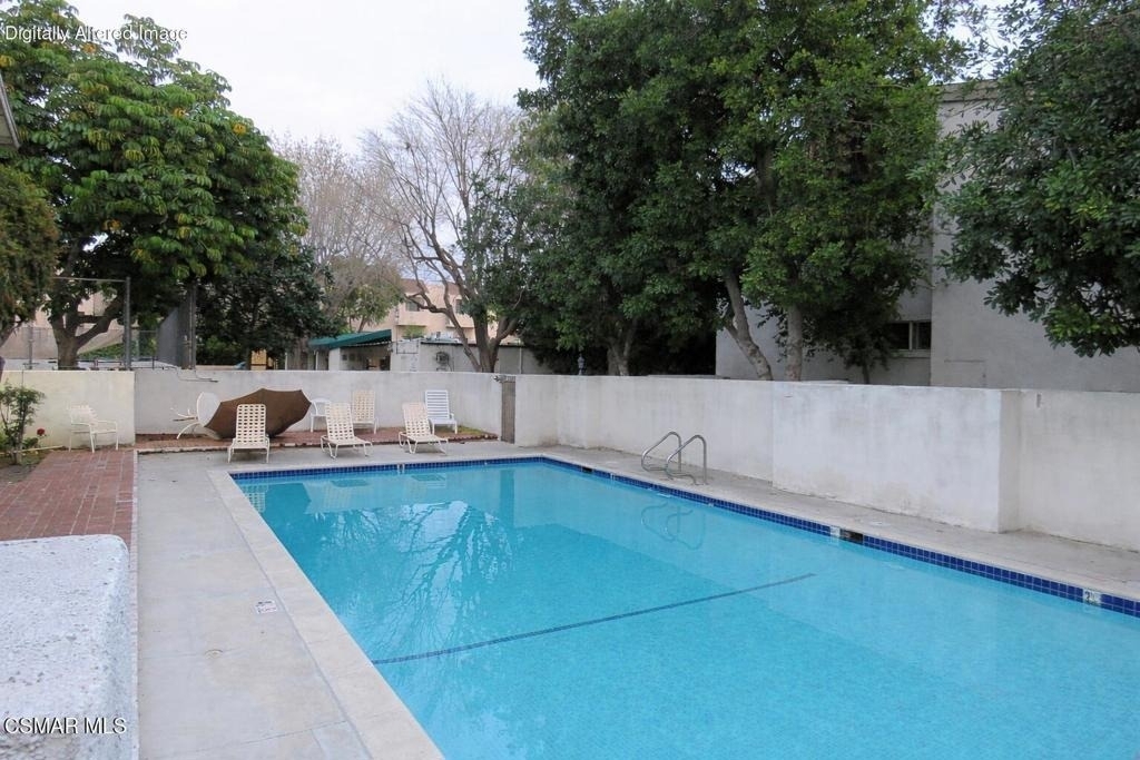 18547 Collins Street - Photo 8