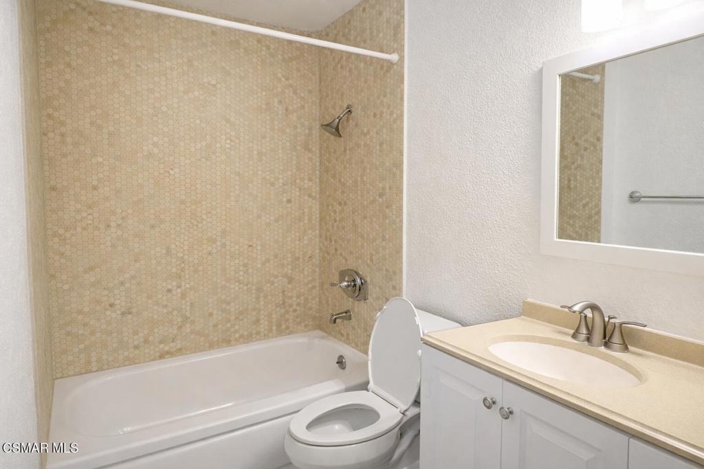 18547 Collins Street - Photo 2