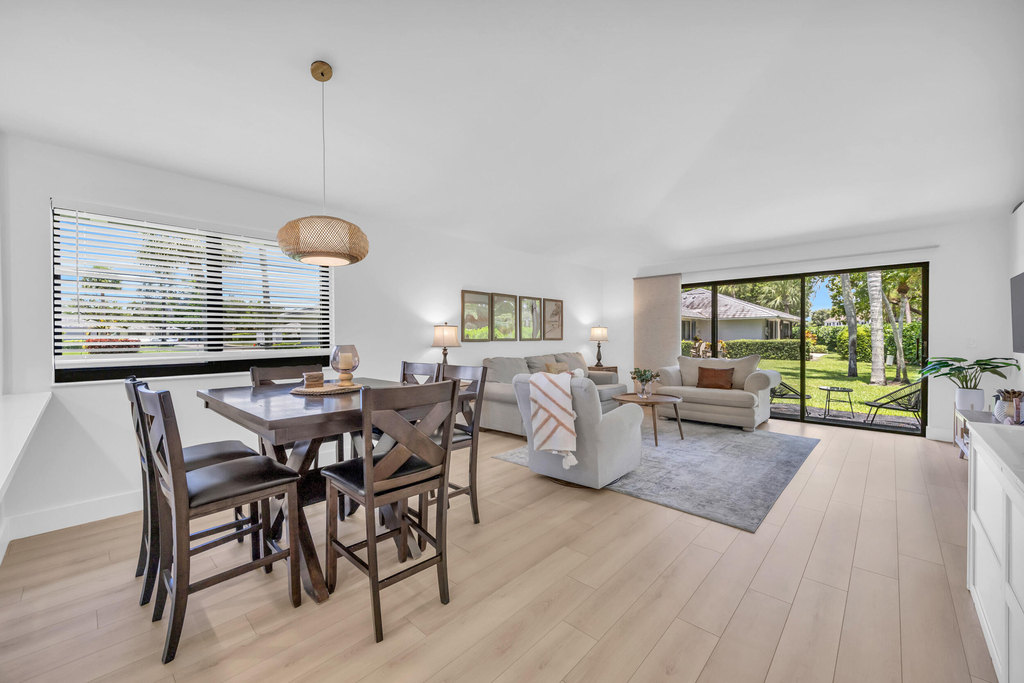 836 Club Drive - Photo 4