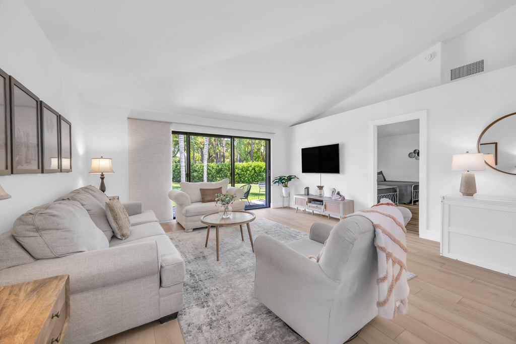 836 Club Drive - Photo 8