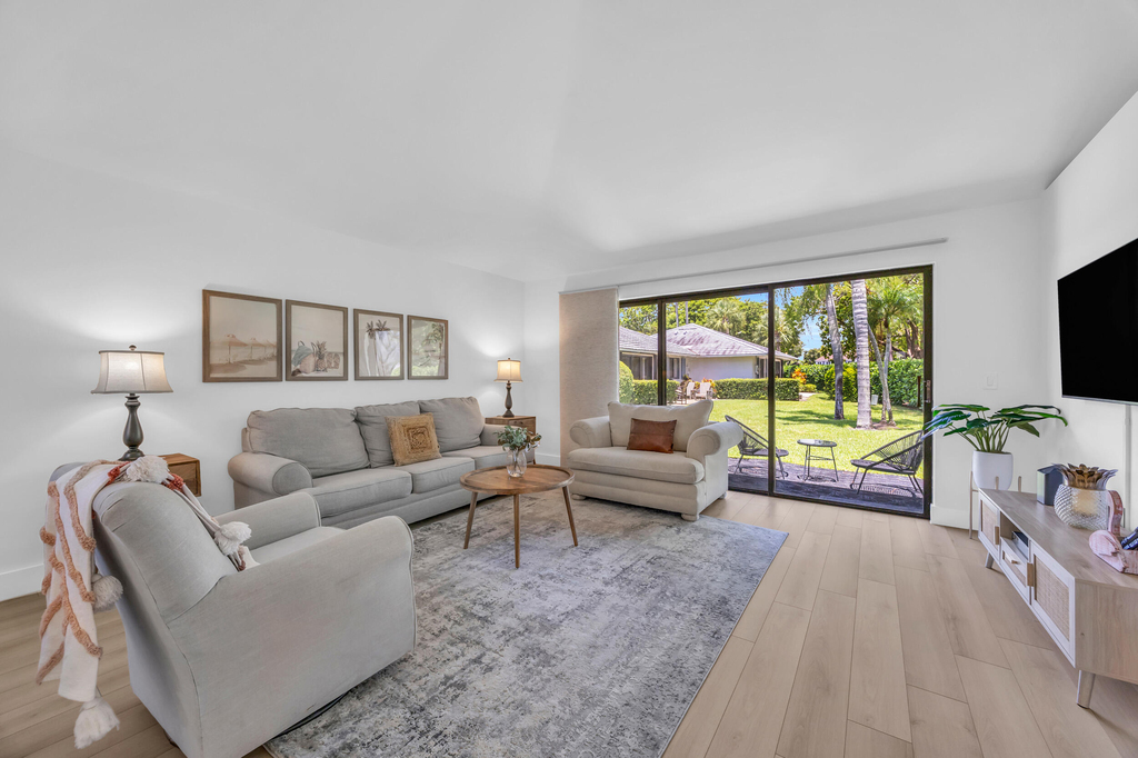 836 Club Drive - Photo 6