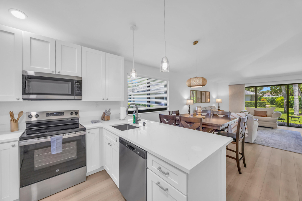 836 Club Drive - Photo 18