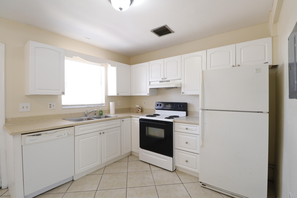 2016 S 10th Street - Photo 3