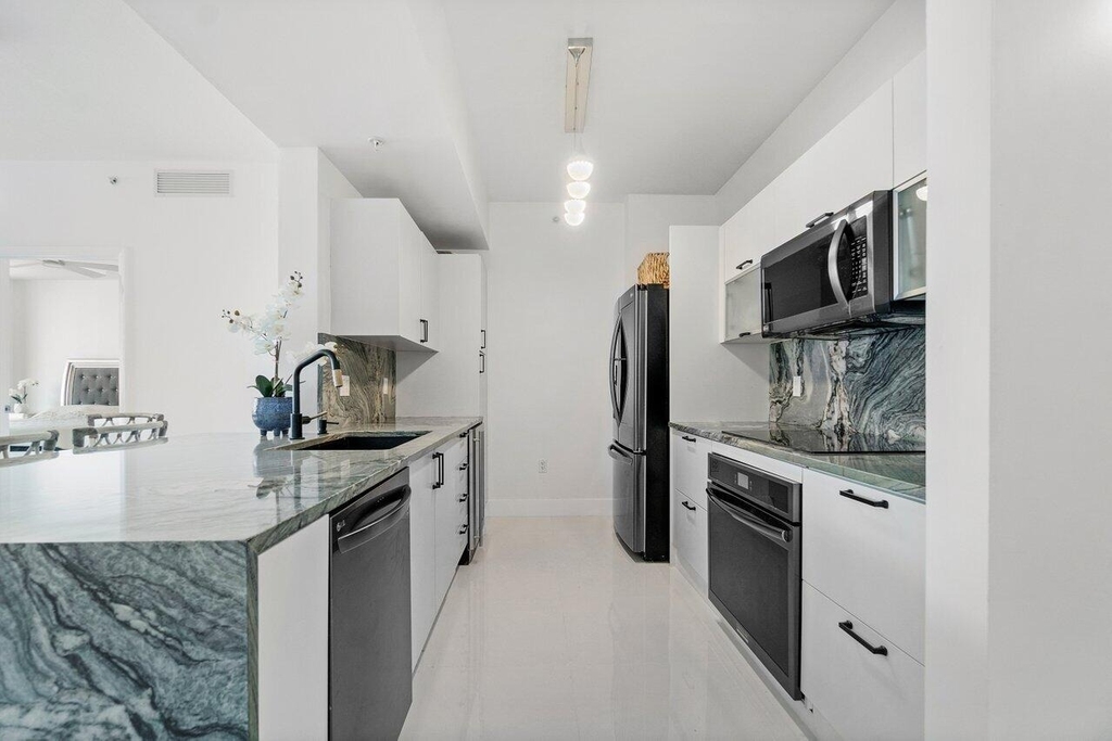 550 Okeechobee Boulevard - Photo 0