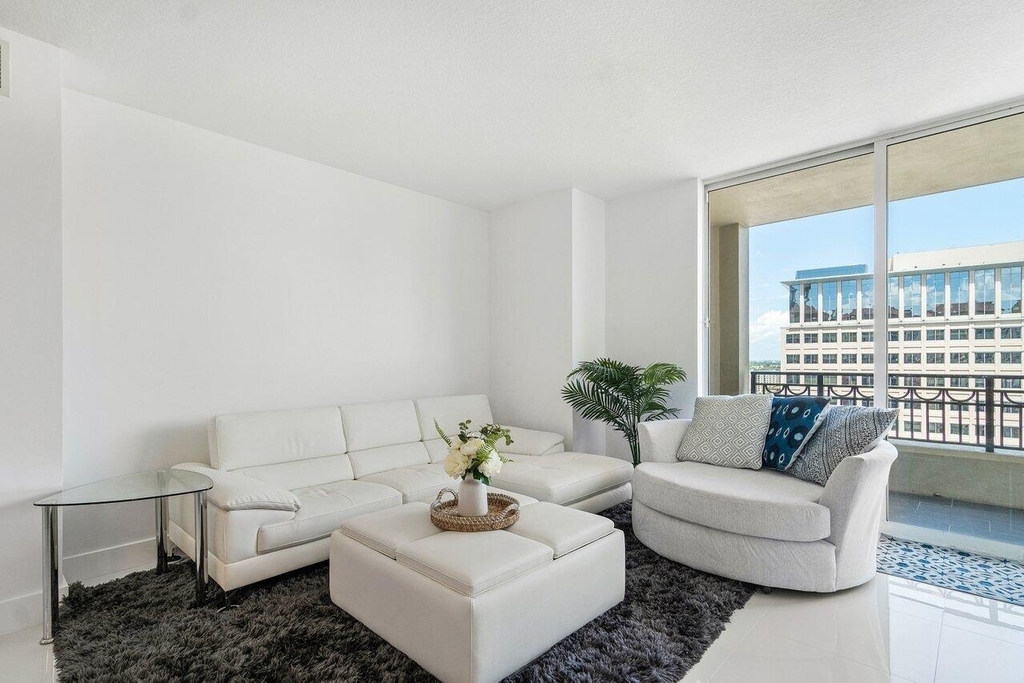 550 Okeechobee Boulevard - Photo 4
