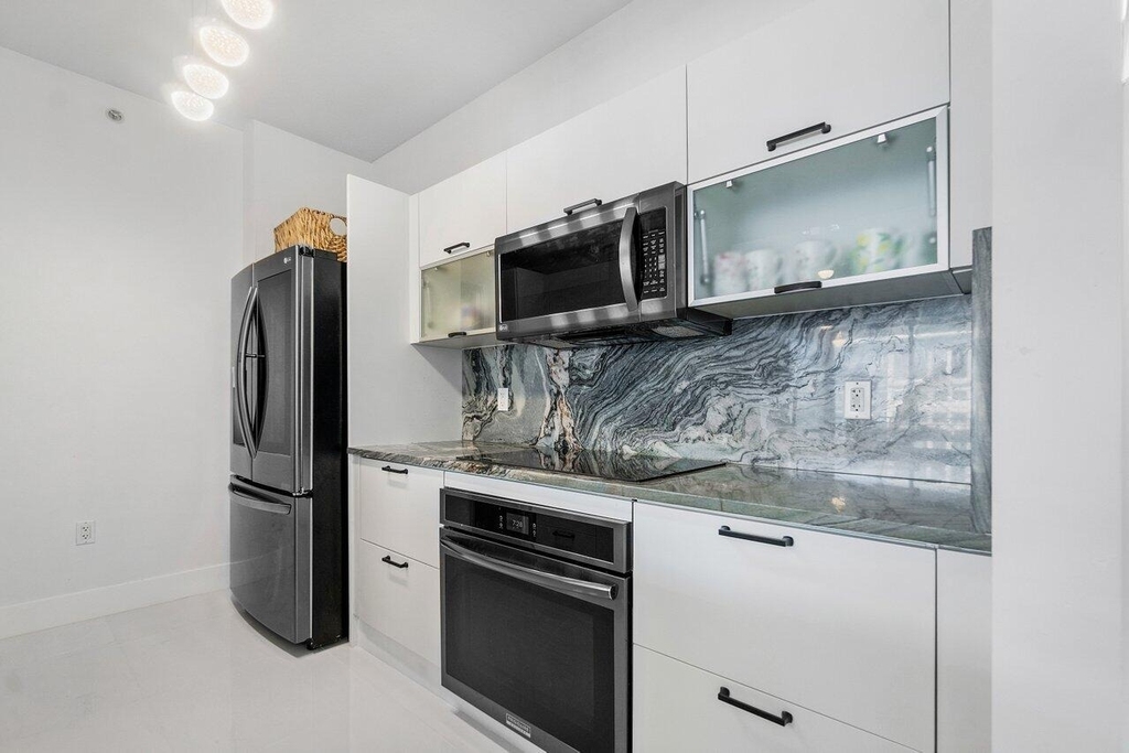 550 Okeechobee Boulevard - Photo 7