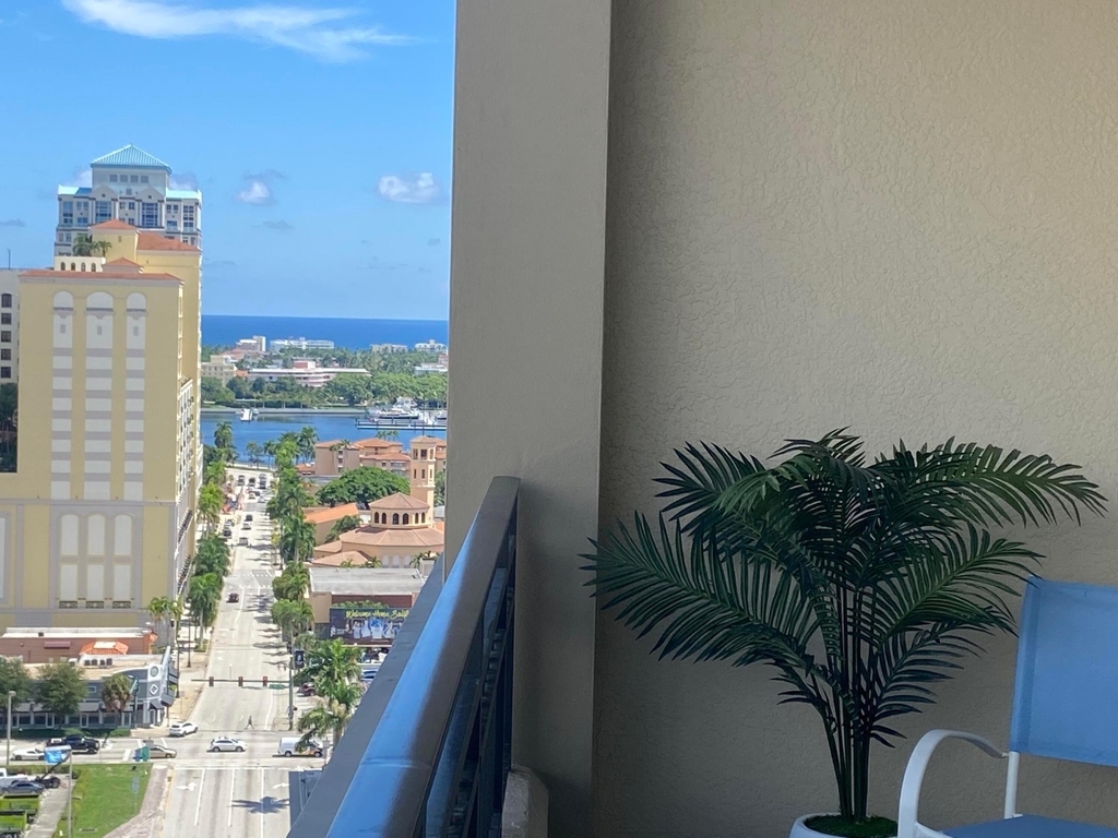 550 Okeechobee Boulevard - Photo 2