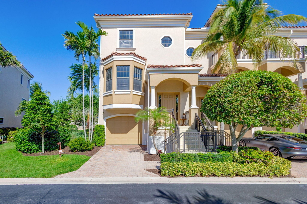 301 Del Sol Circle - Photo 0