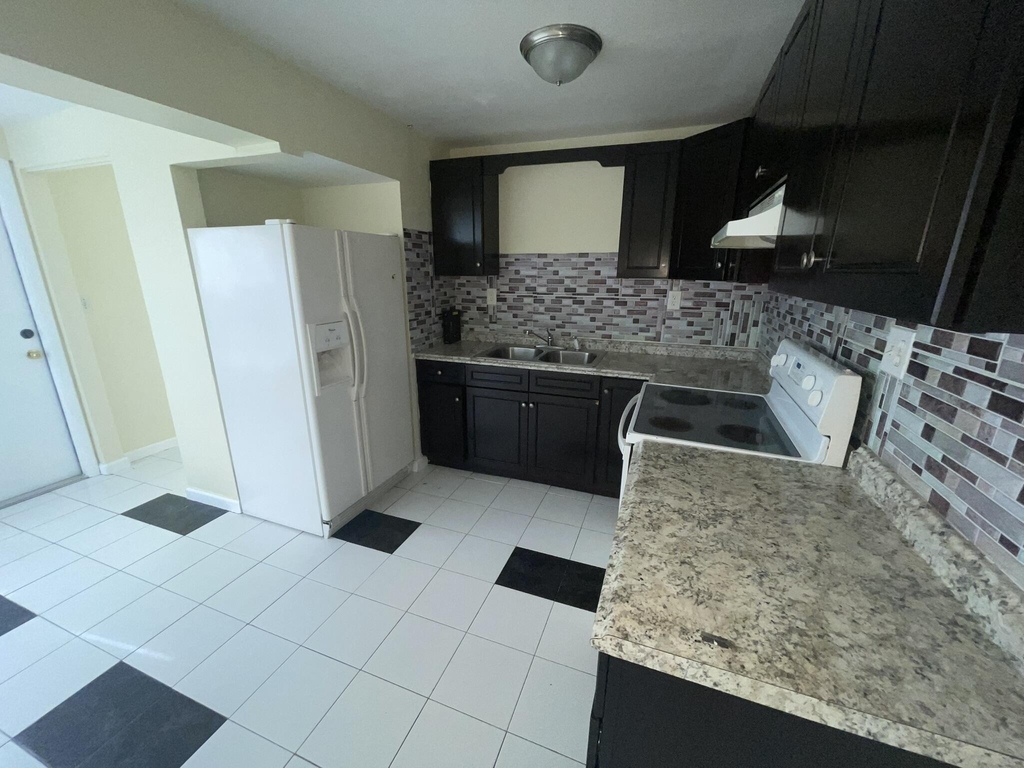 5320 Harriet Place - Photo 3