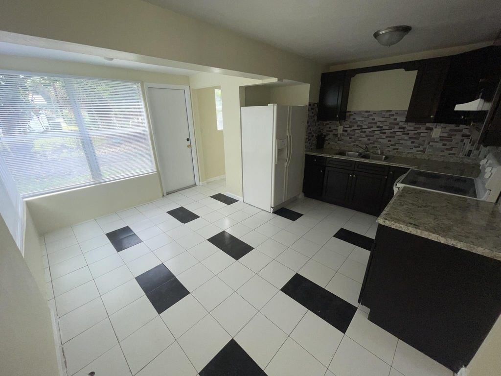 5320 Harriet Place - Photo 4