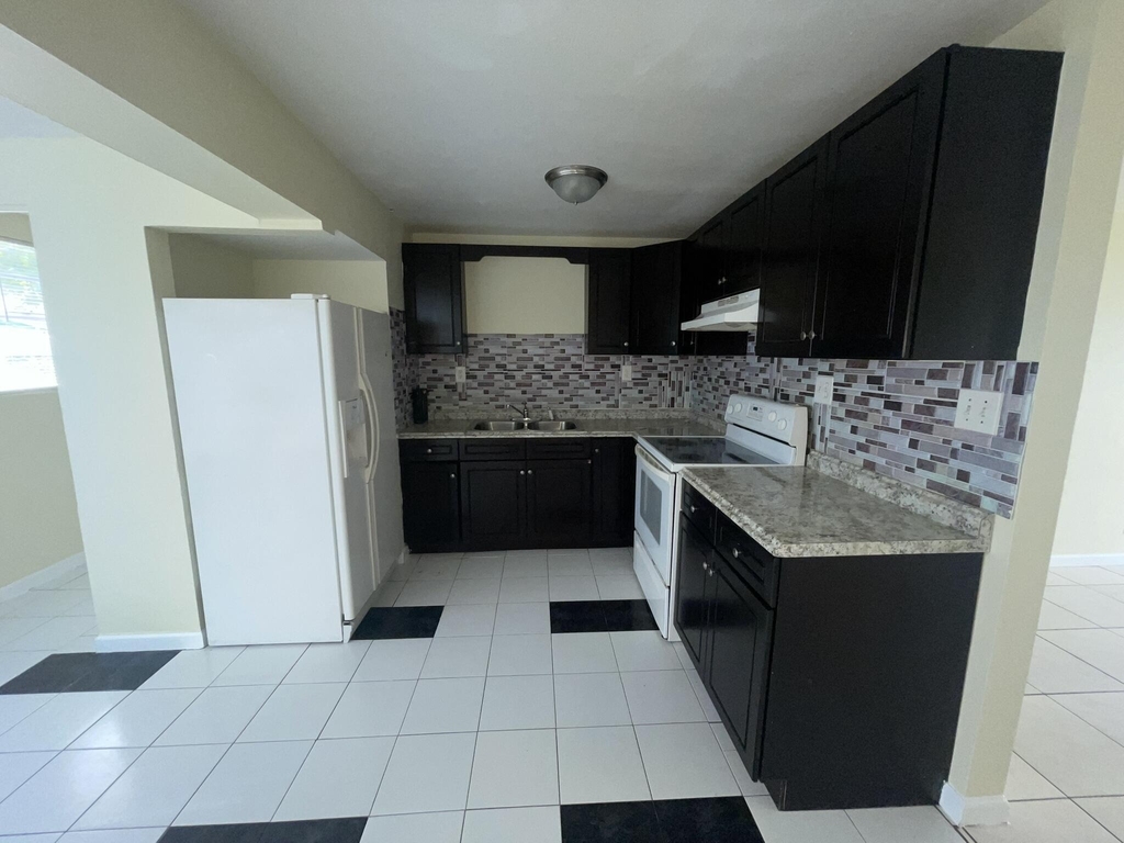 5320 Harriet Place - Photo 2