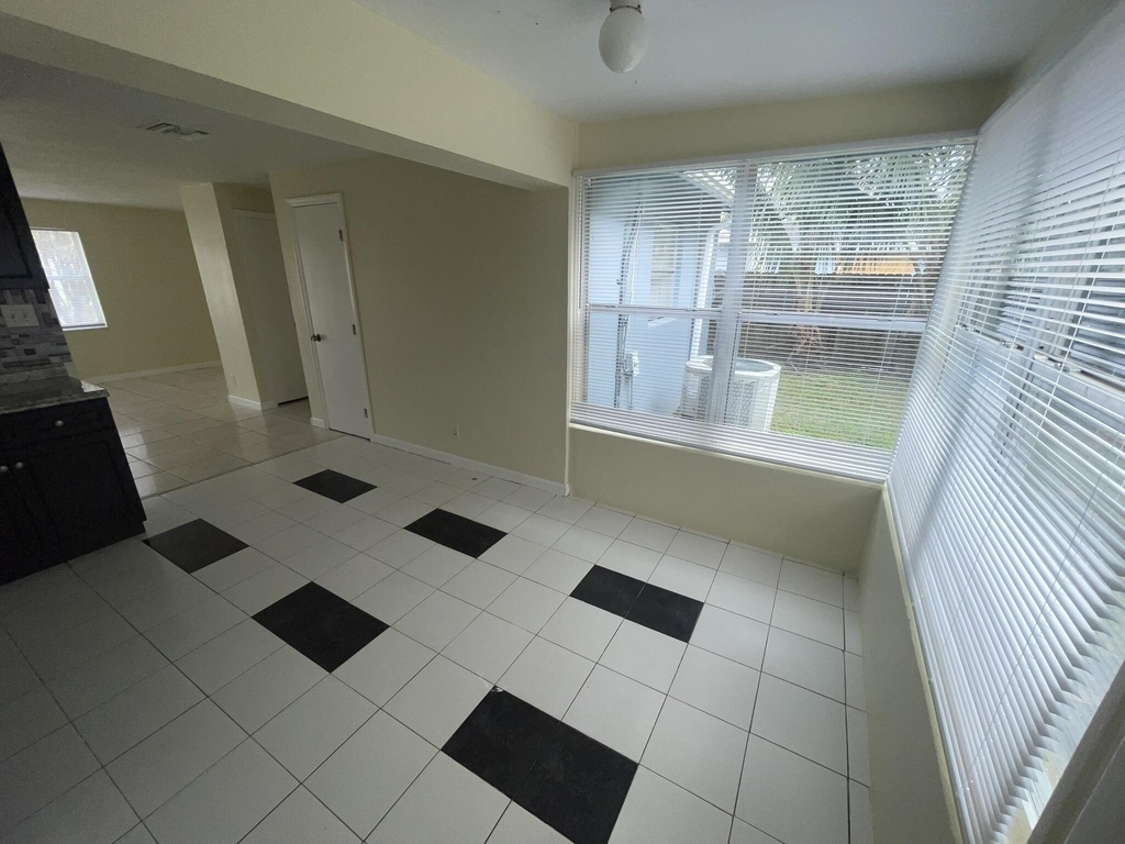 5320 Harriet Place - Photo 5