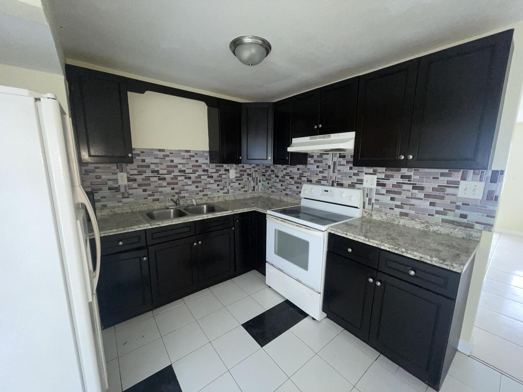 5320 Harriet Place - Photo 1