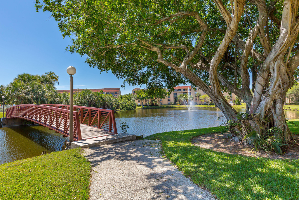 2255 Lindell Boulevard - Photo 4