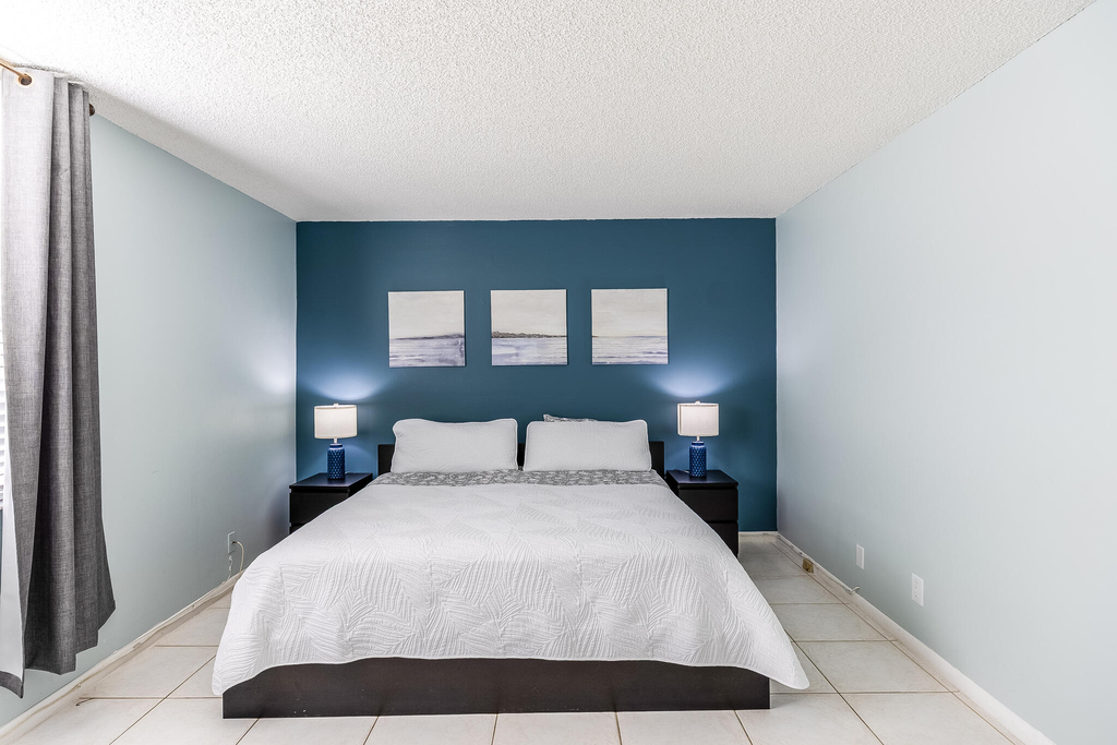 2255 Lindell Boulevard - Photo 33