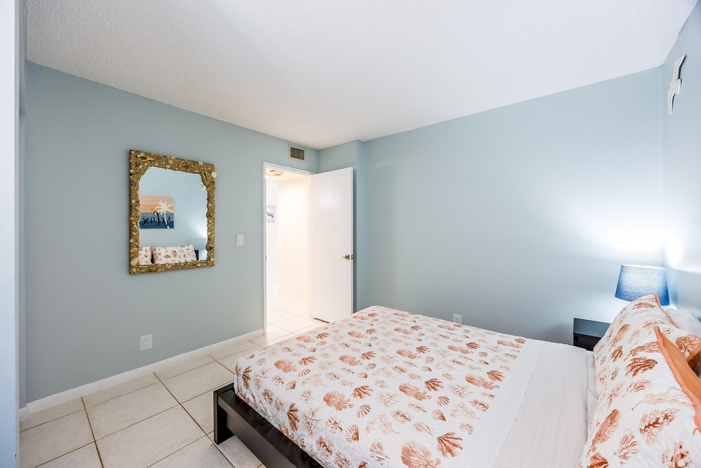 2255 Lindell Boulevard - Photo 38