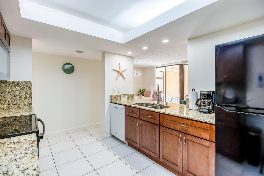 2255 Lindell Boulevard - Photo 31