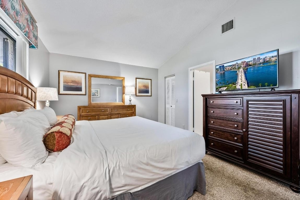 406 Club Drive - Photo 2
