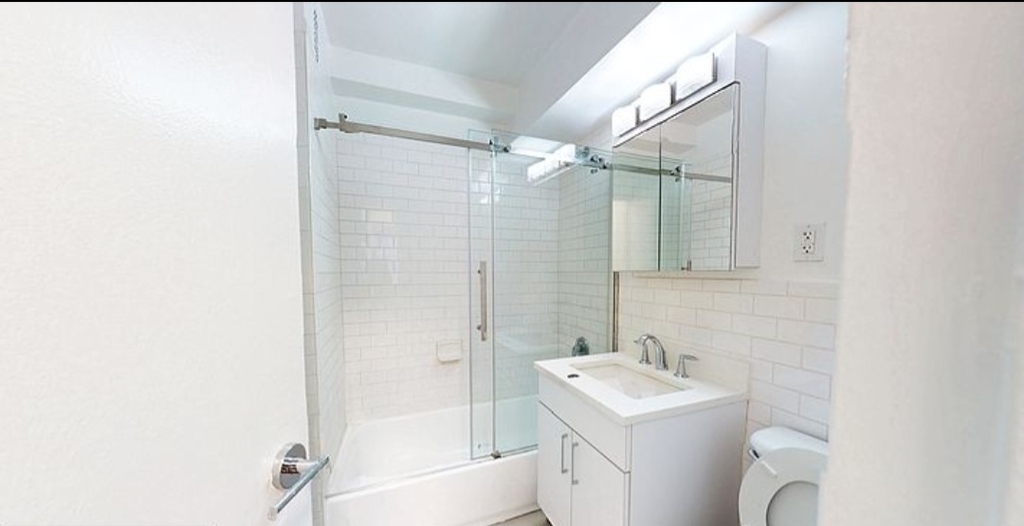 405 East 56th St #6G - Photo 3