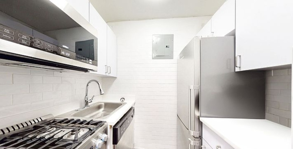 405 East 56th St #6G - Photo 2
