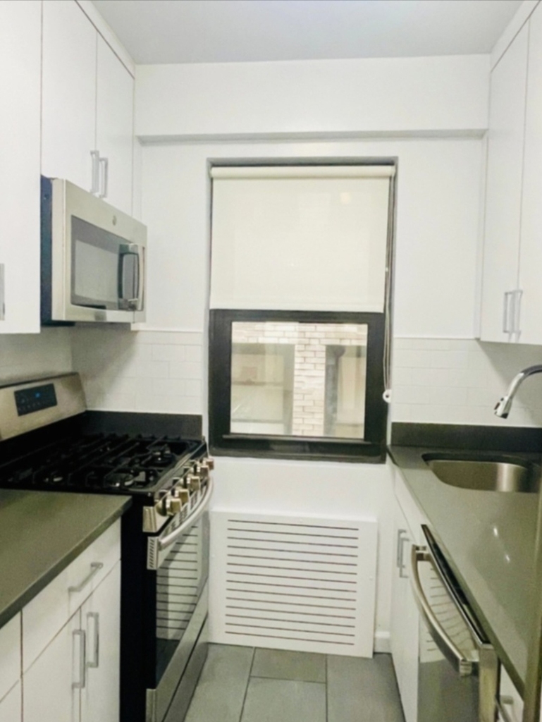 405 East 56th Street - Photo 2