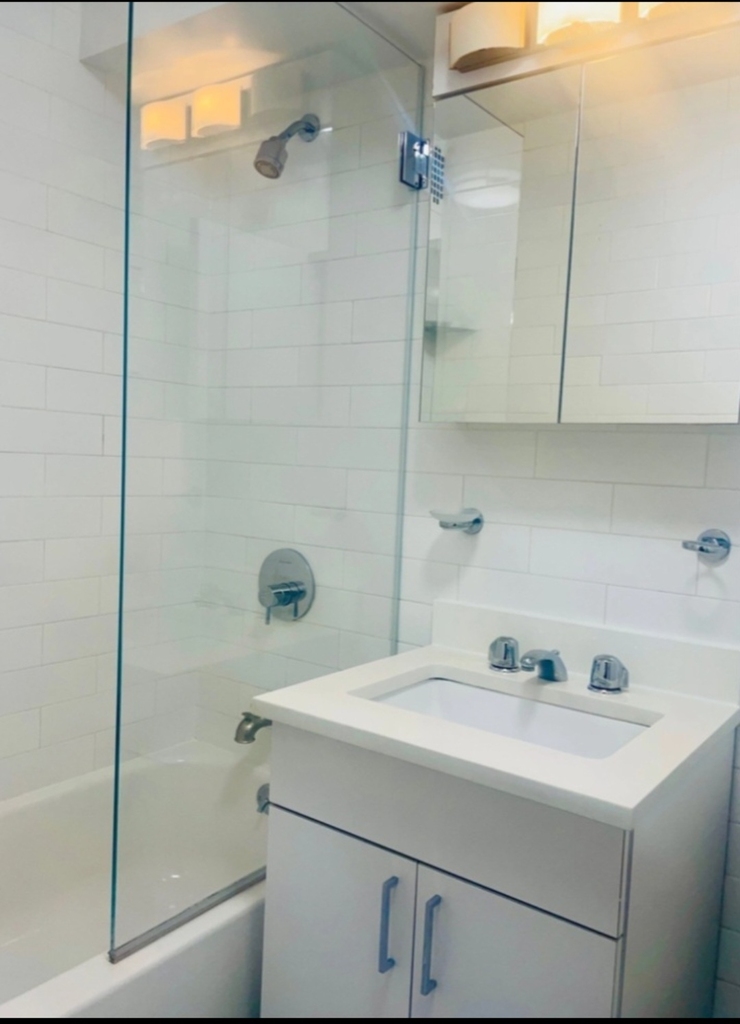 405 East 56th Street - Photo 5
