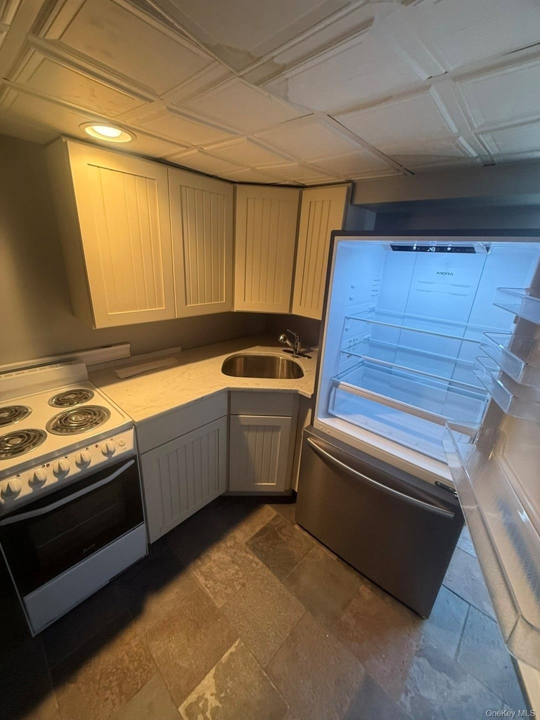 396 Chestnut Avenue - Photo 2
