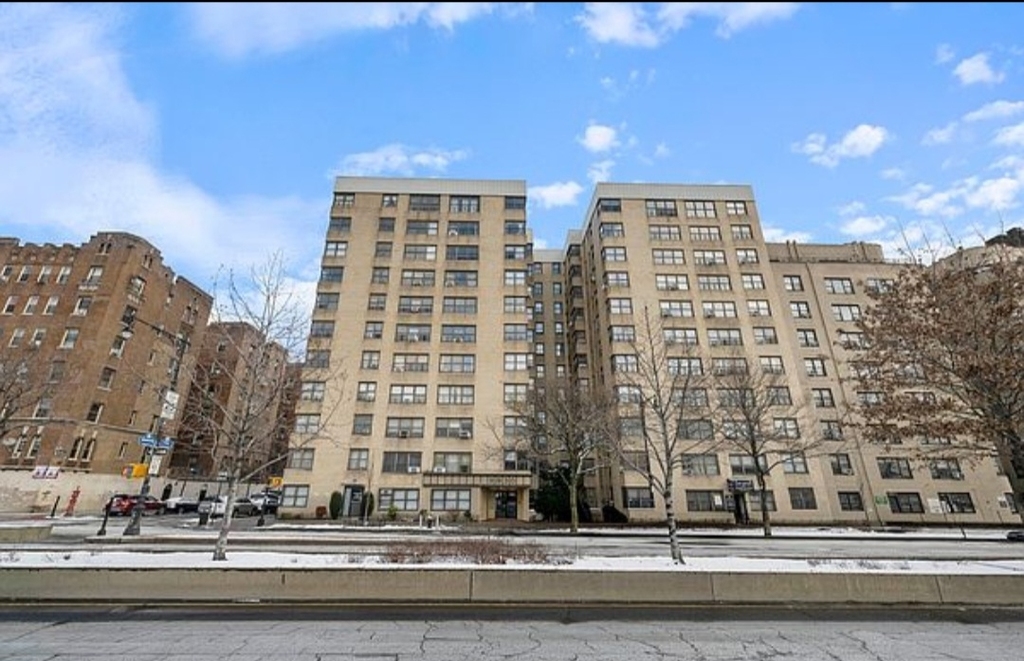 930 Grand Concourse - Photo 11