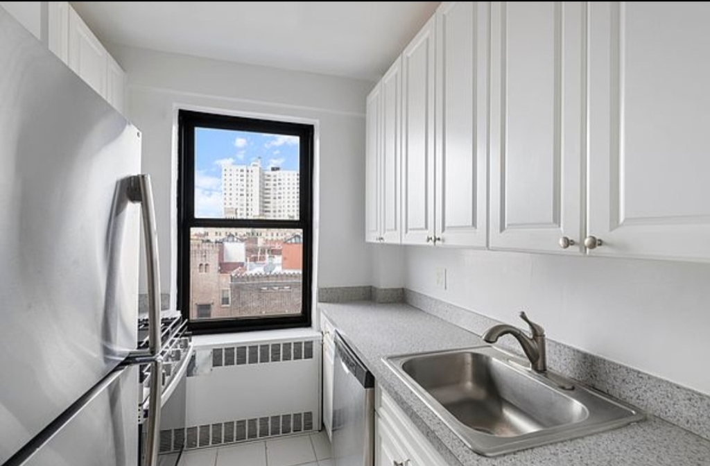 930 Grand Concourse - Photo 9