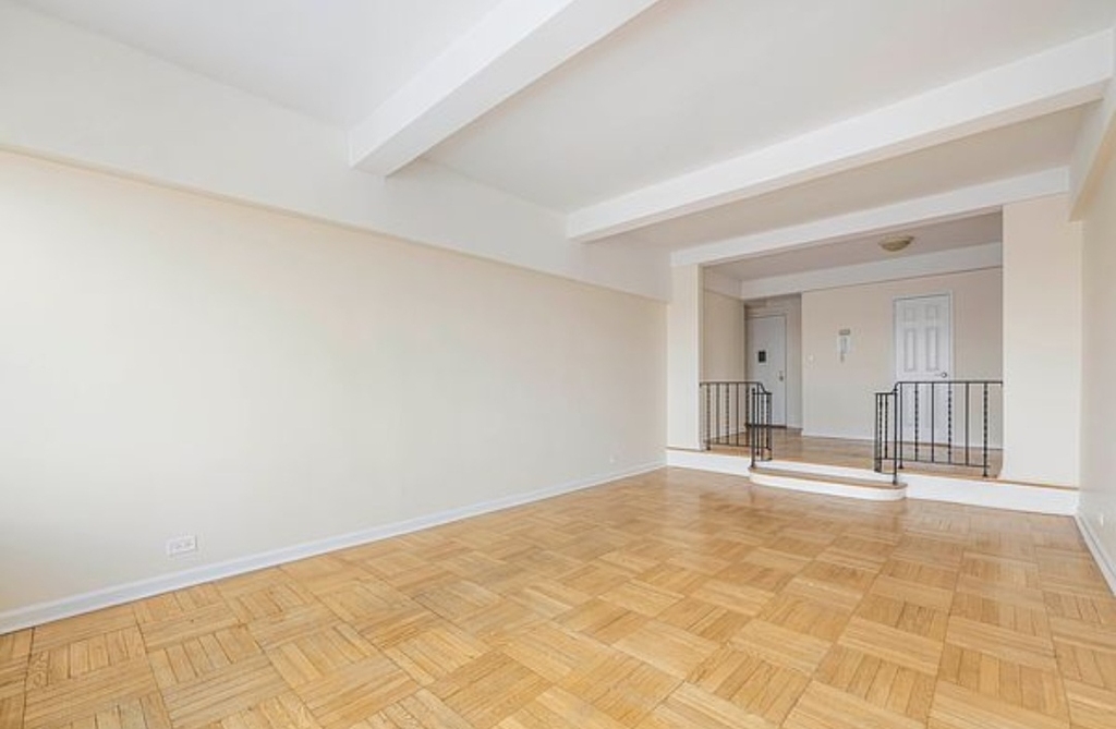 930 Grand Concourse - Photo 8