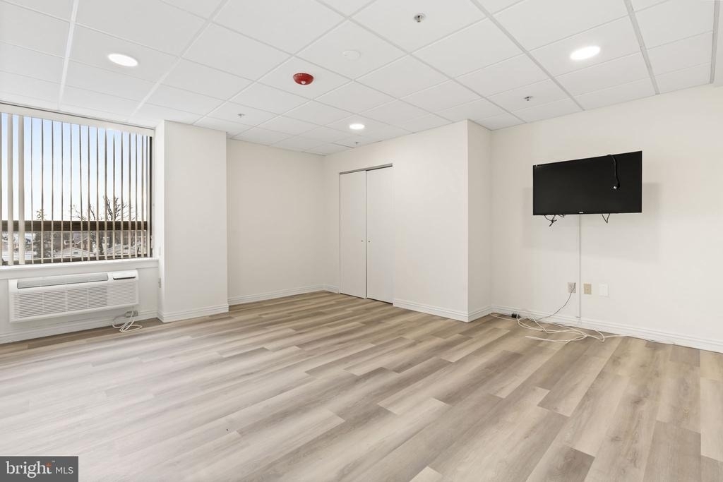 7040 Oxford Avenue - Photo 23