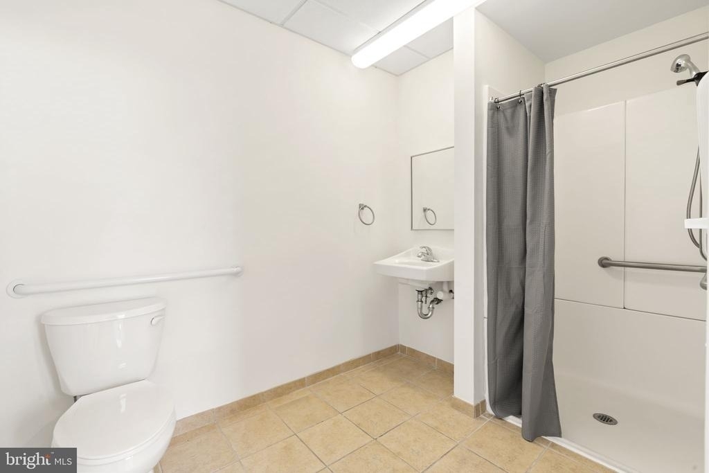 7040 Oxford Avenue - Photo 32