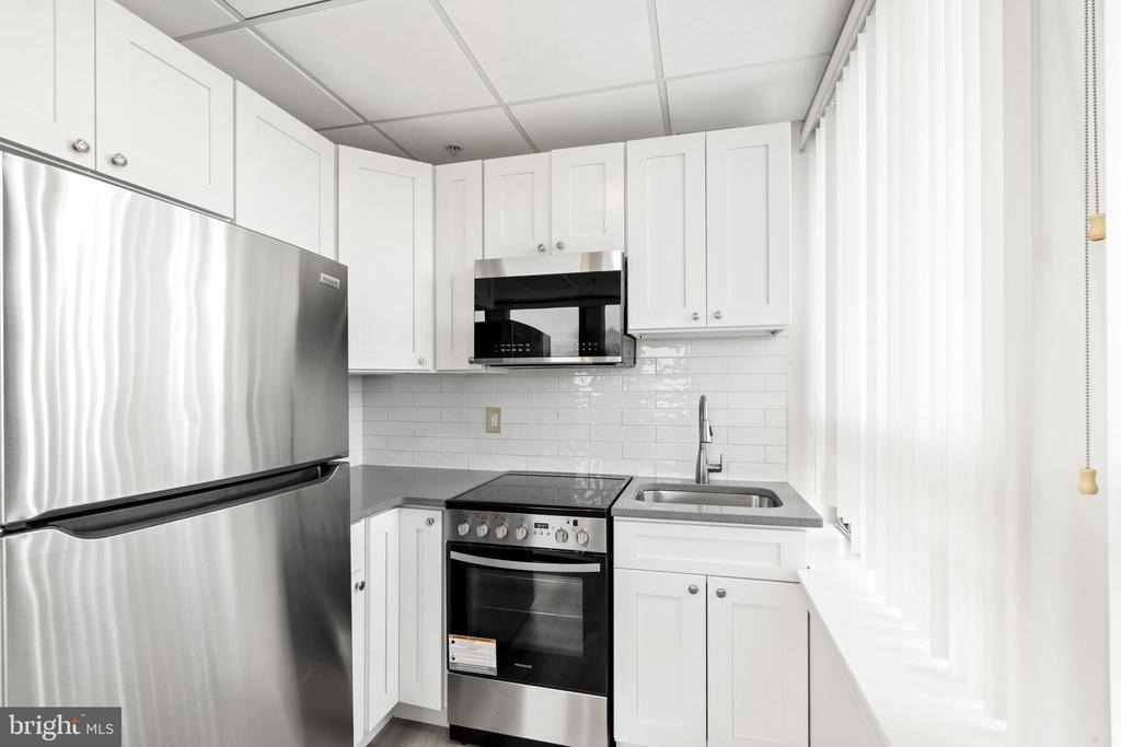 7040 Oxford Avenue - Photo 33