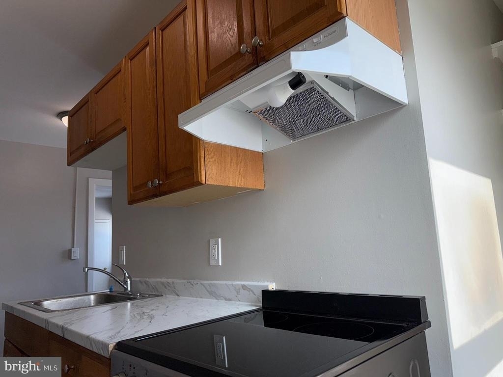 706 Chain Street - Photo 0