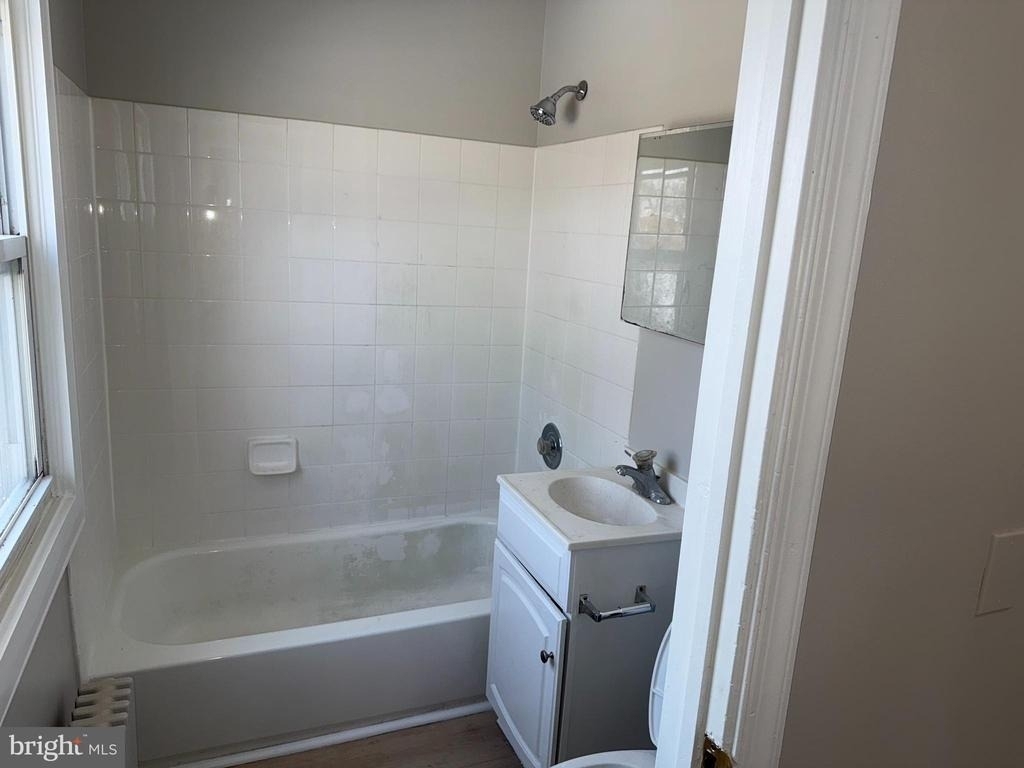 706 Chain Street - Photo 3