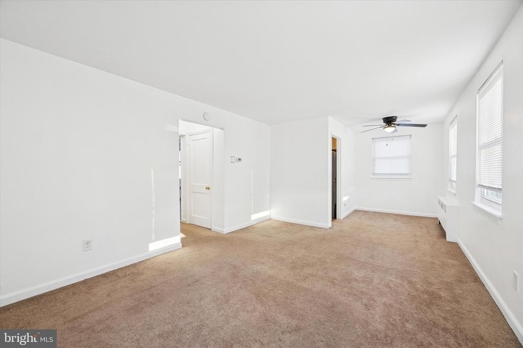 206 W Parkway Avenue - Photo 5