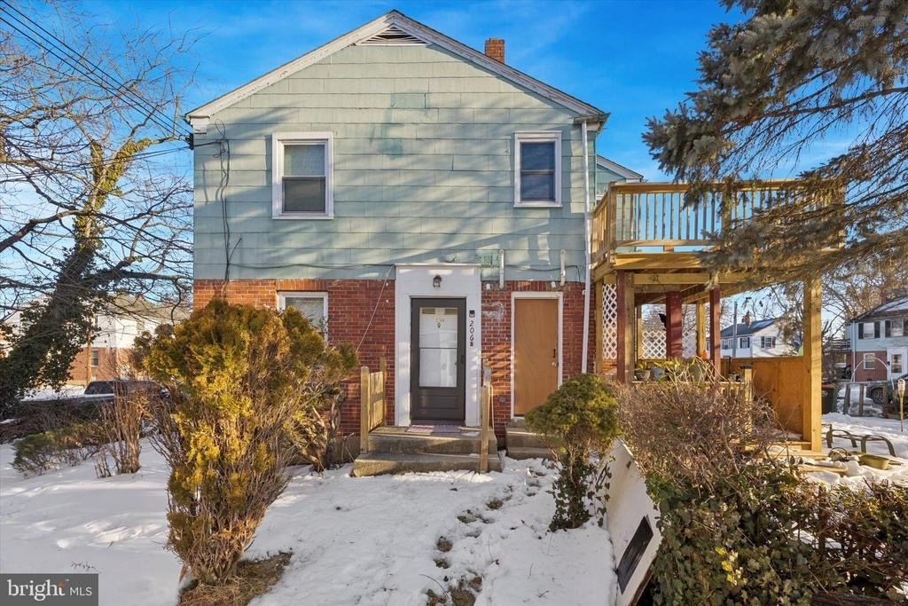 206 W Parkway Avenue - Photo 1
