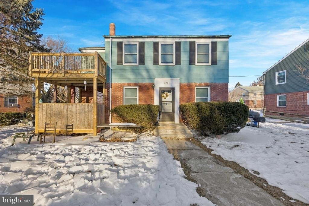 206 W Parkway Avenue - Photo 0