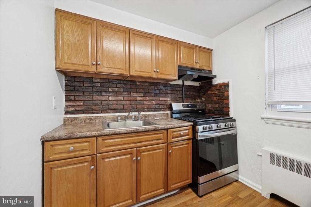 206 W Parkway Avenue - Photo 2