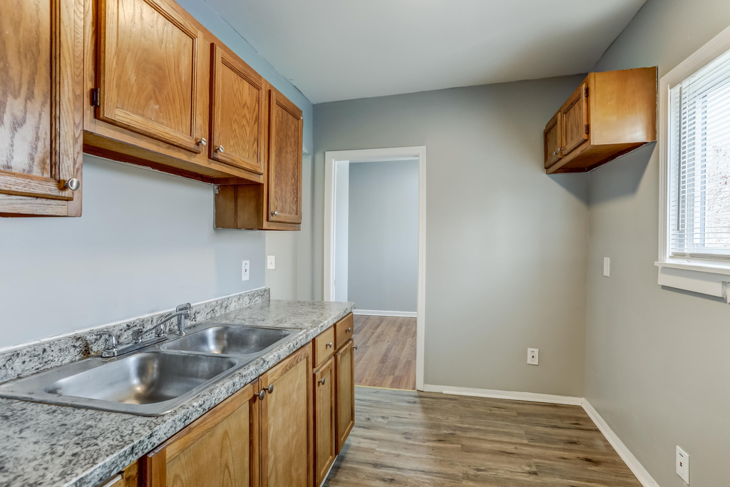7228 Chalmers Avenue - Photo 8