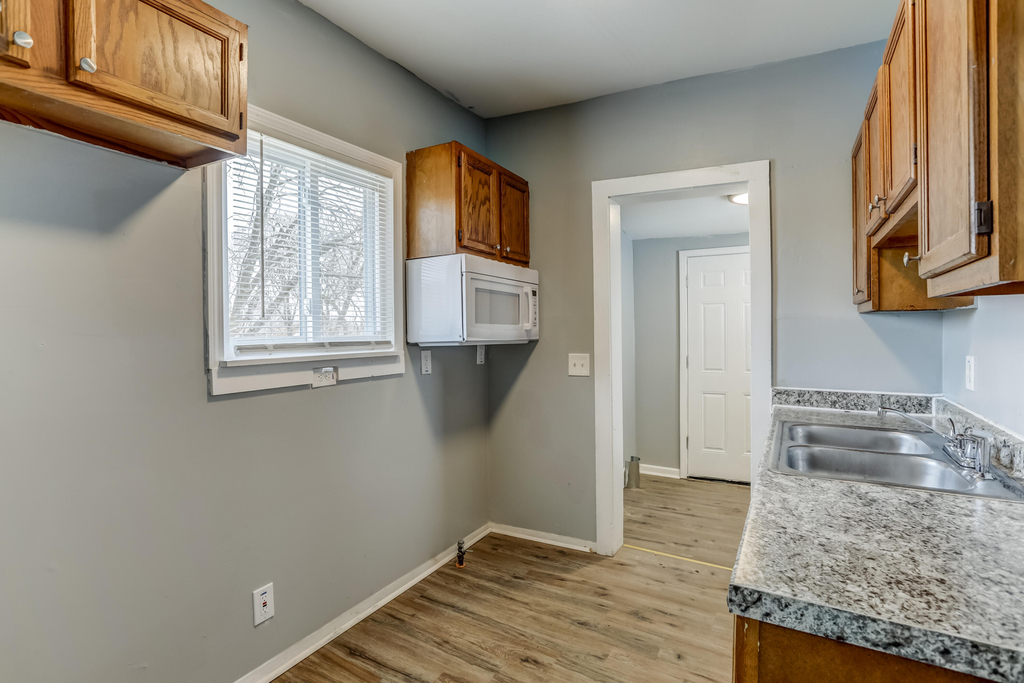 7228 Chalmers Avenue - Photo 7