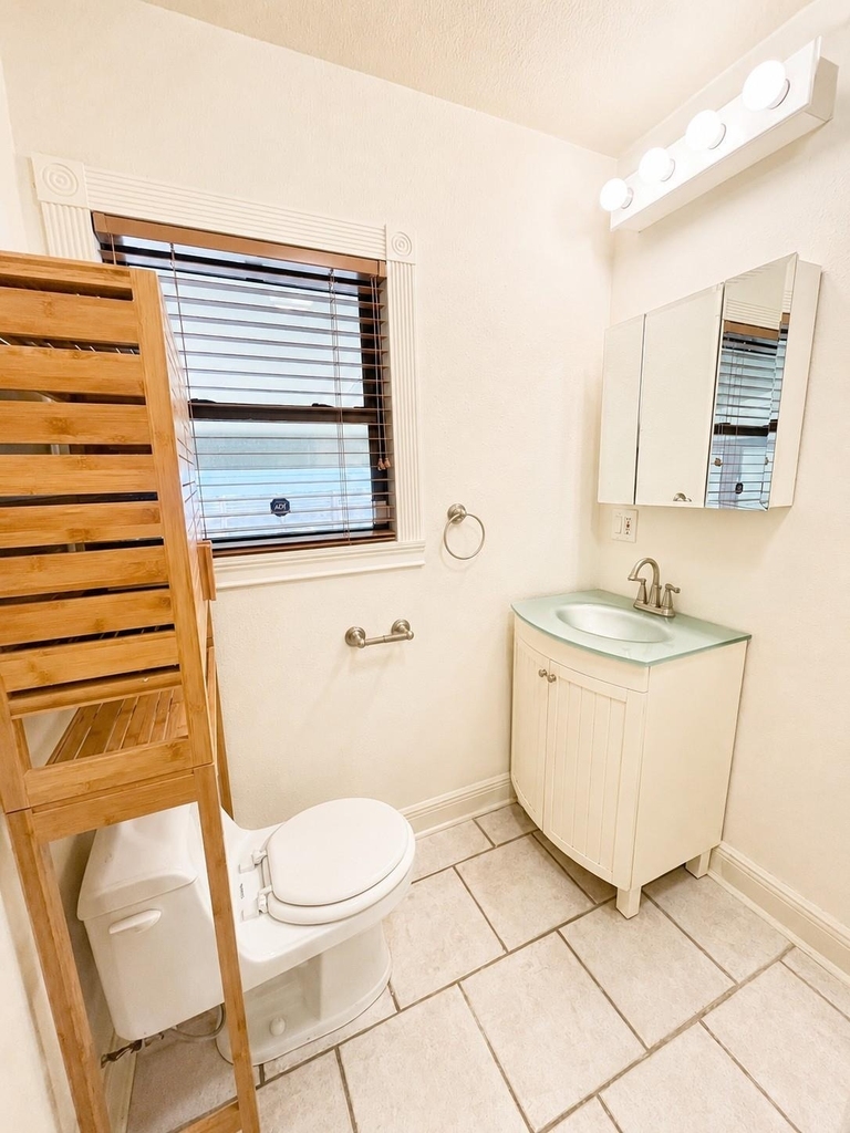 1410 W 51st St - Photo 14