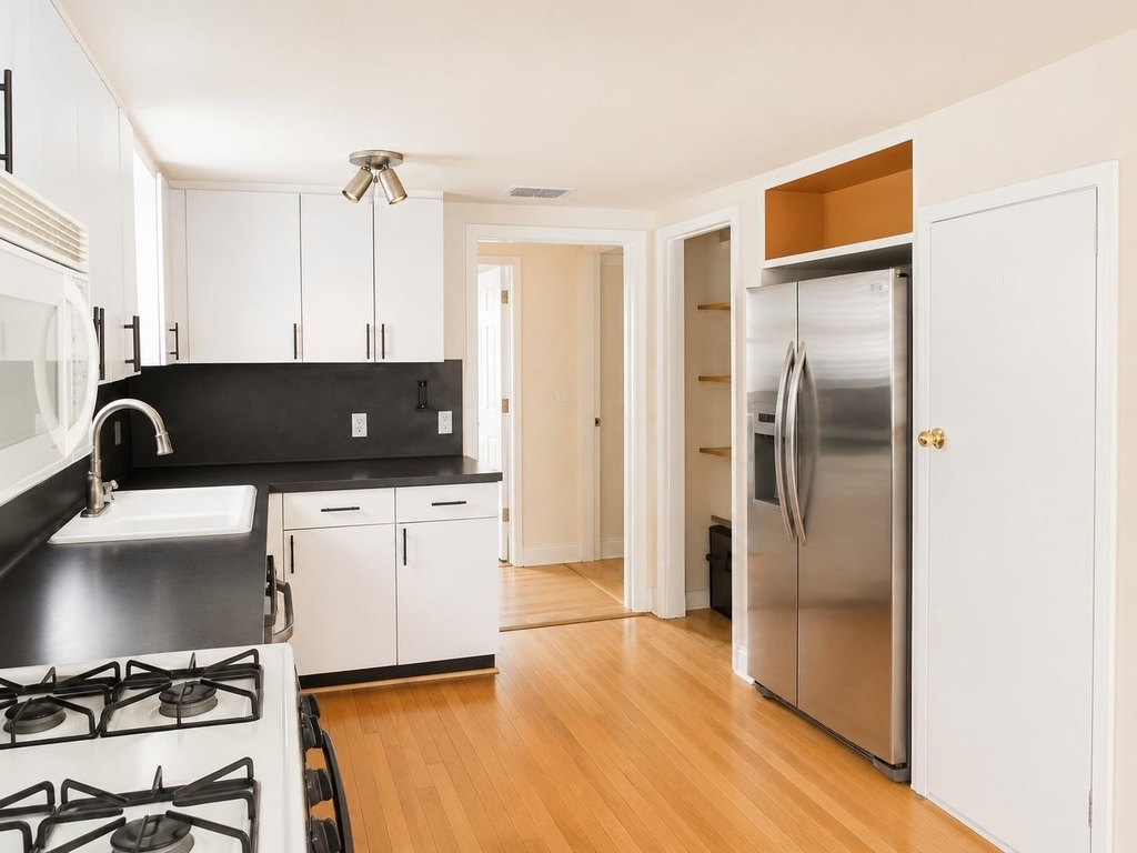 1410 W 51st St - Photo 4