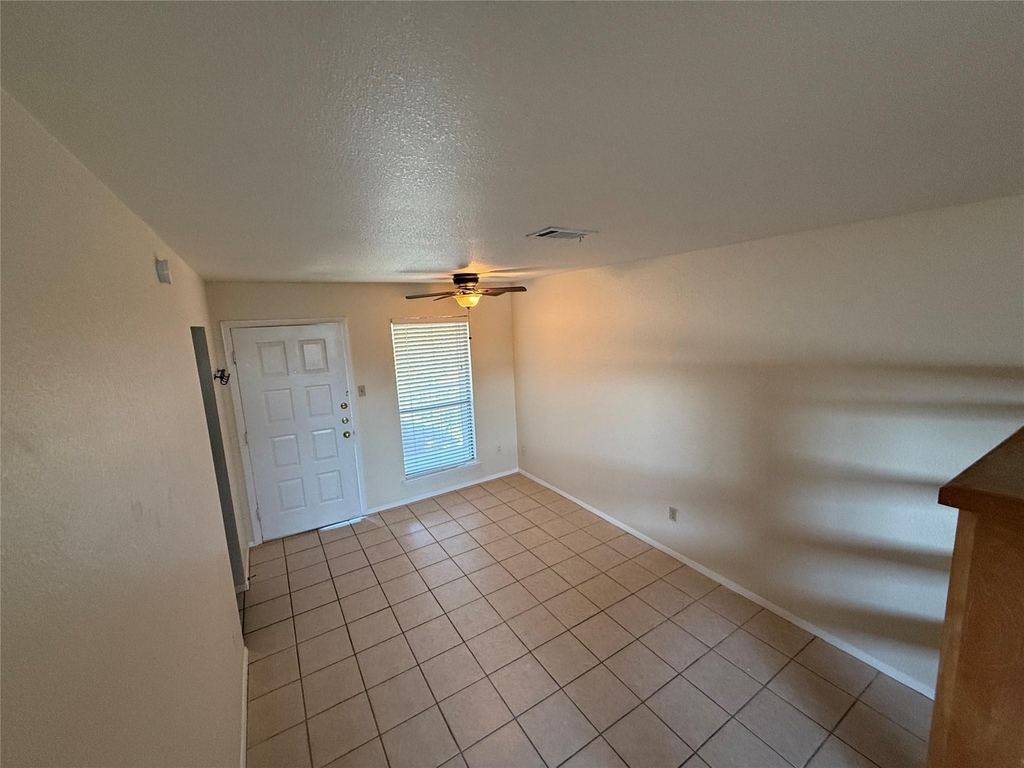 4701 Red River St - Photo 3