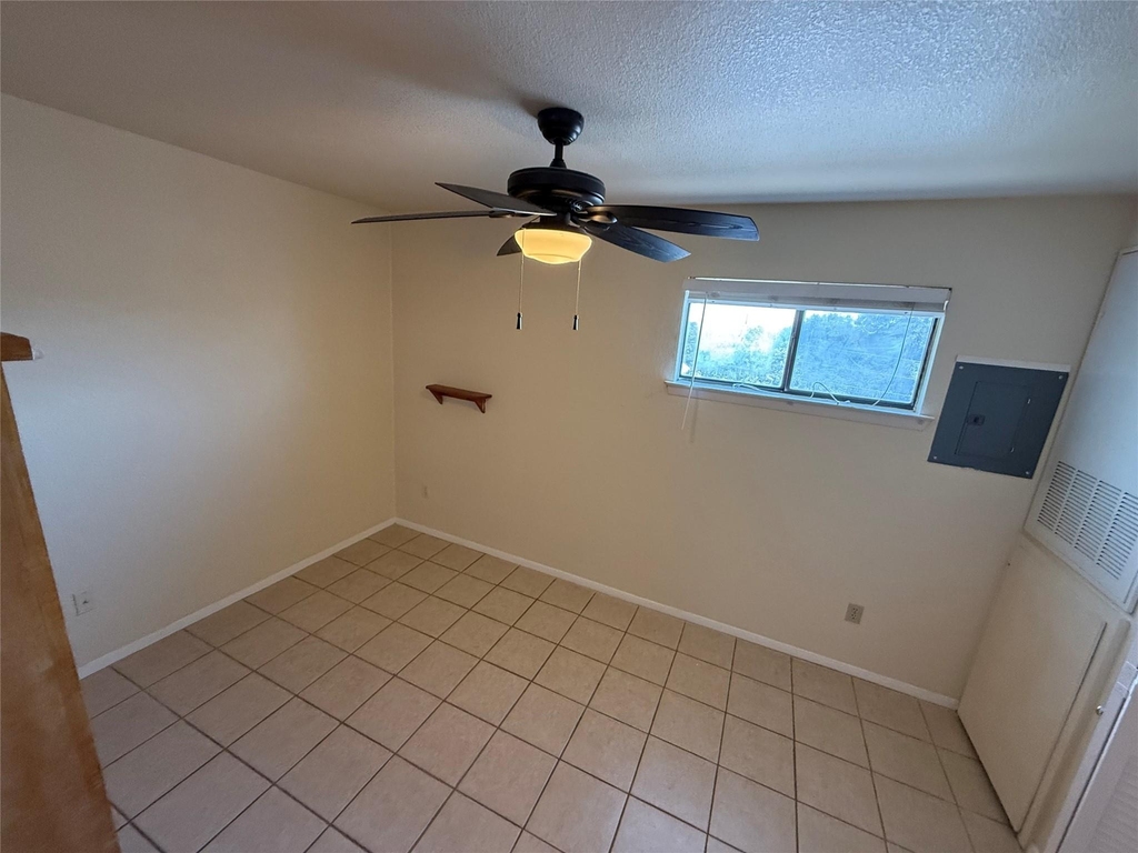 4701 Red River St - Photo 2