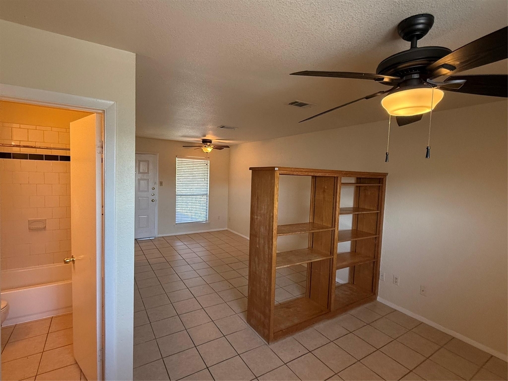 4701 Red River St - Photo 1