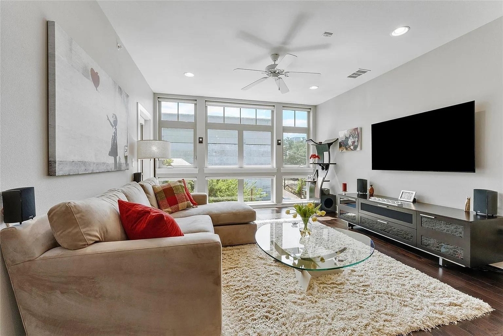 908 Nueces St - Photo 4