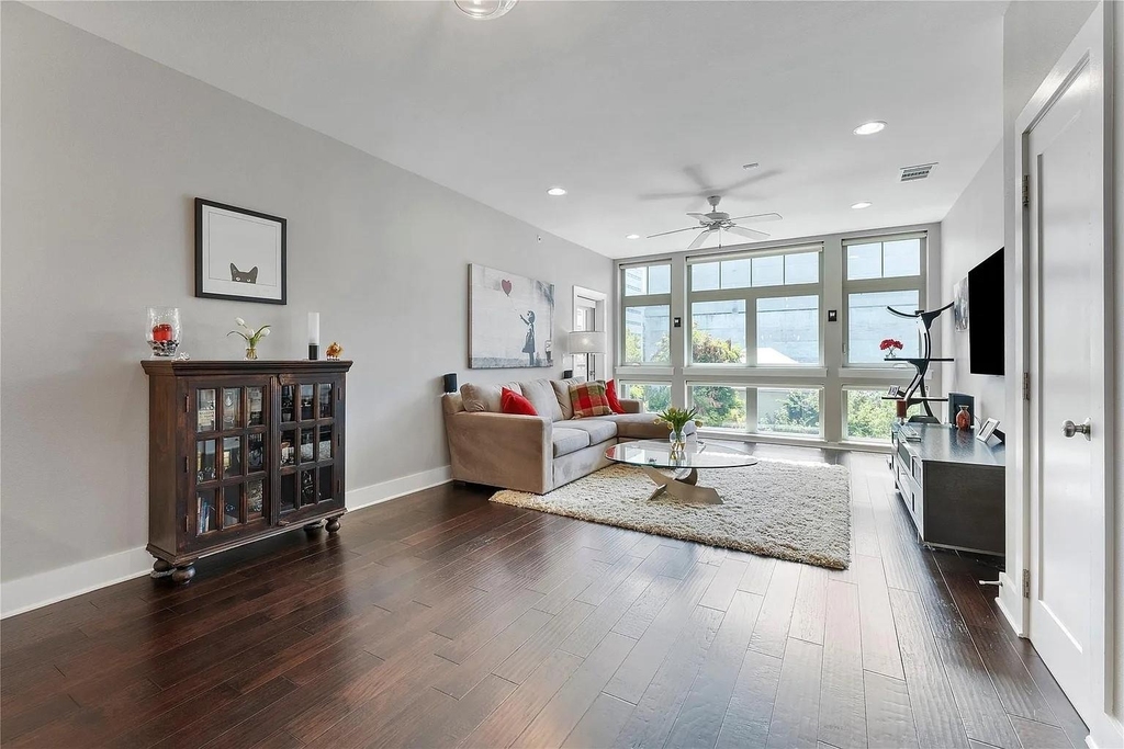 908 Nueces St - Photo 3