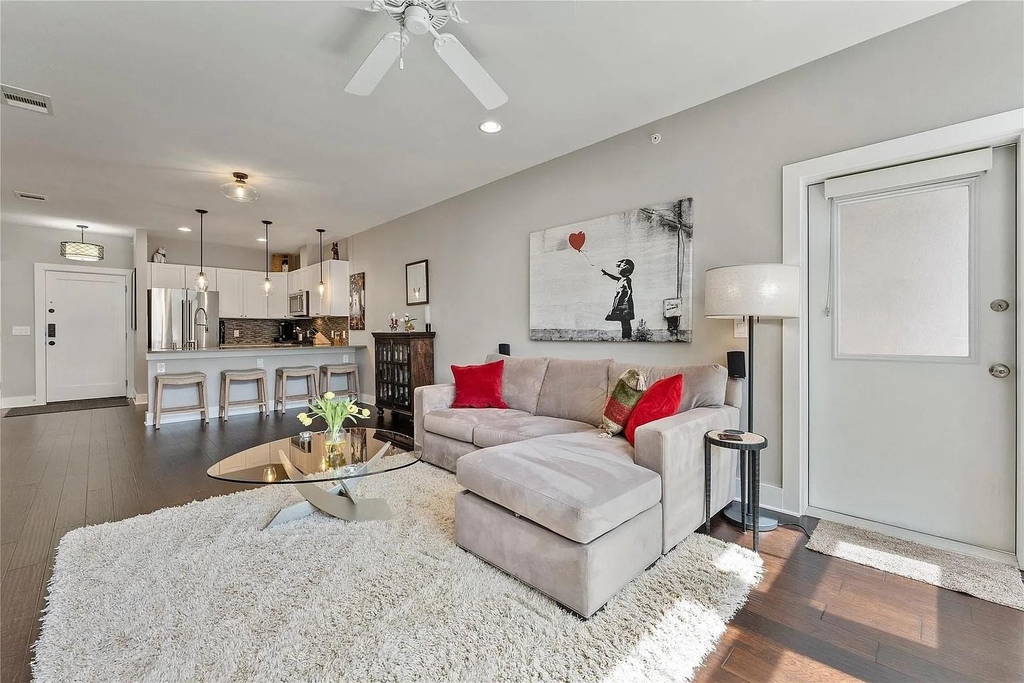 908 Nueces St - Photo 8